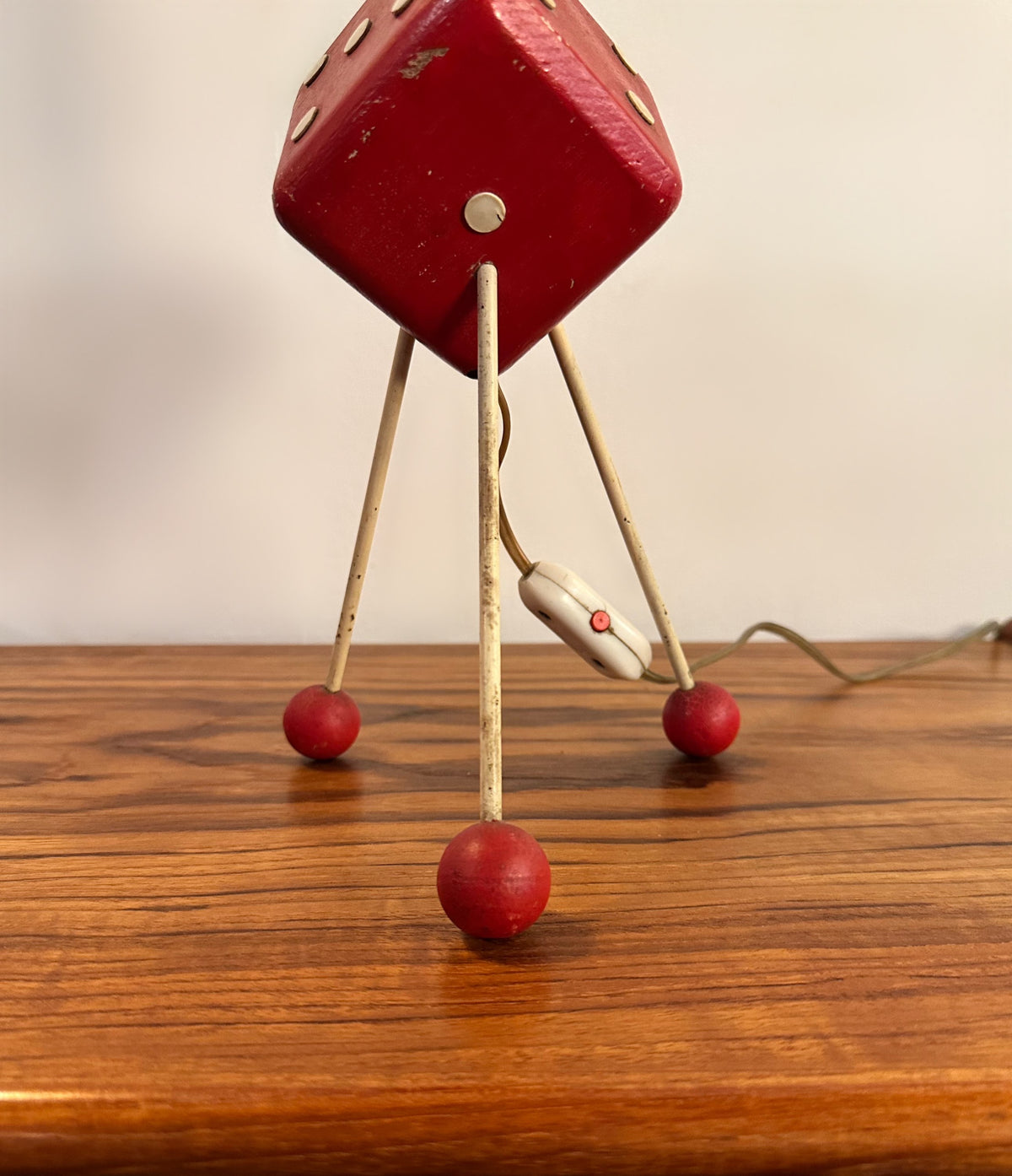 American Red & Cream Atomic Tripod Dice Table Lamp, 1950 image 9