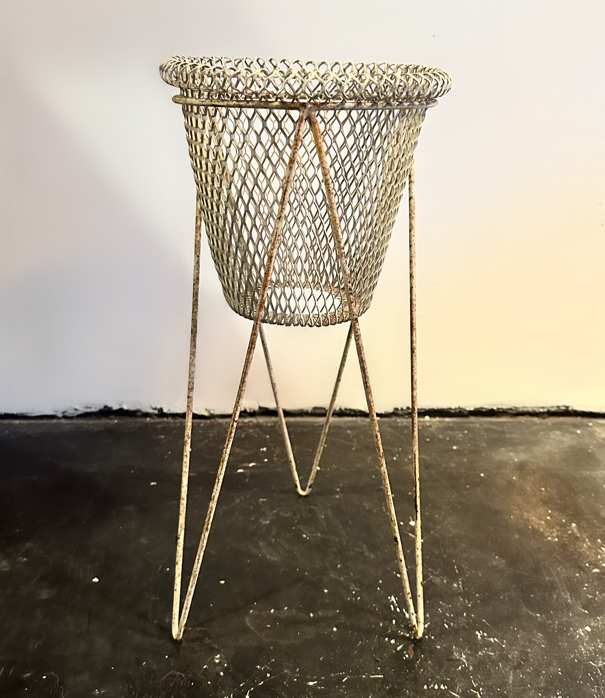 Original Mid century White Wire Planter from The Festival Of Britain, 1951 image 1