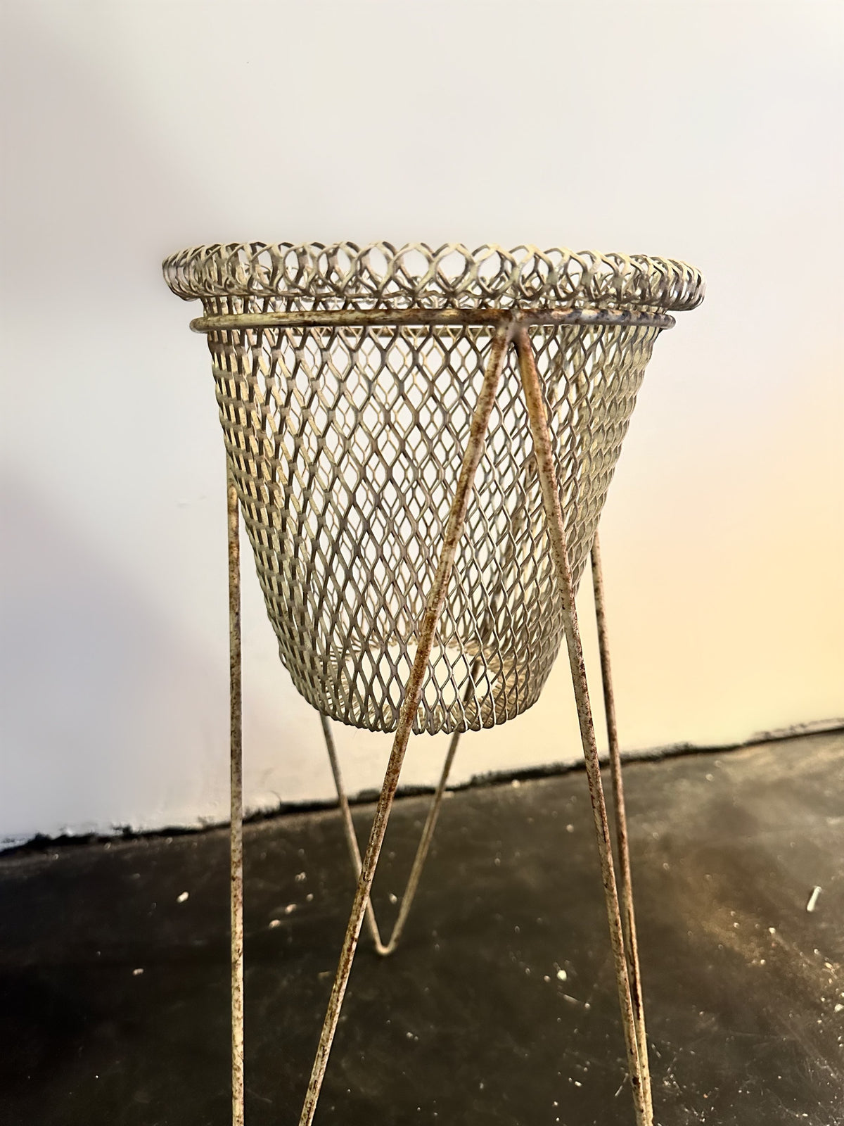 Original Mid century White Wire Planter from The Festival Of Britain, 1951 image 2